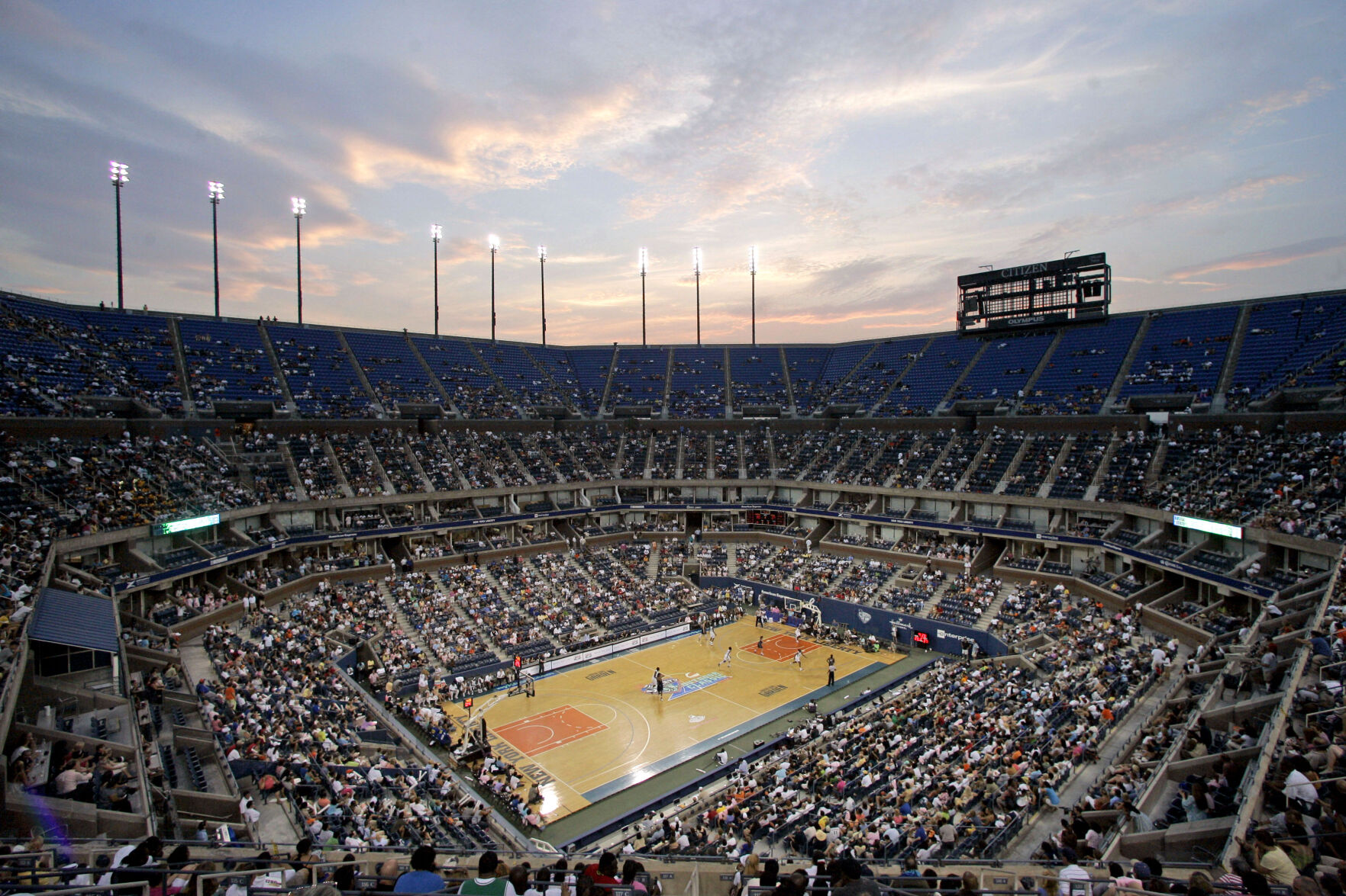 2008: Indiana Fever win WNBA's first outdoor game